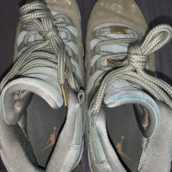 Jordan 11 Retro ‘OLIVE LUX - Picture 9 of 13